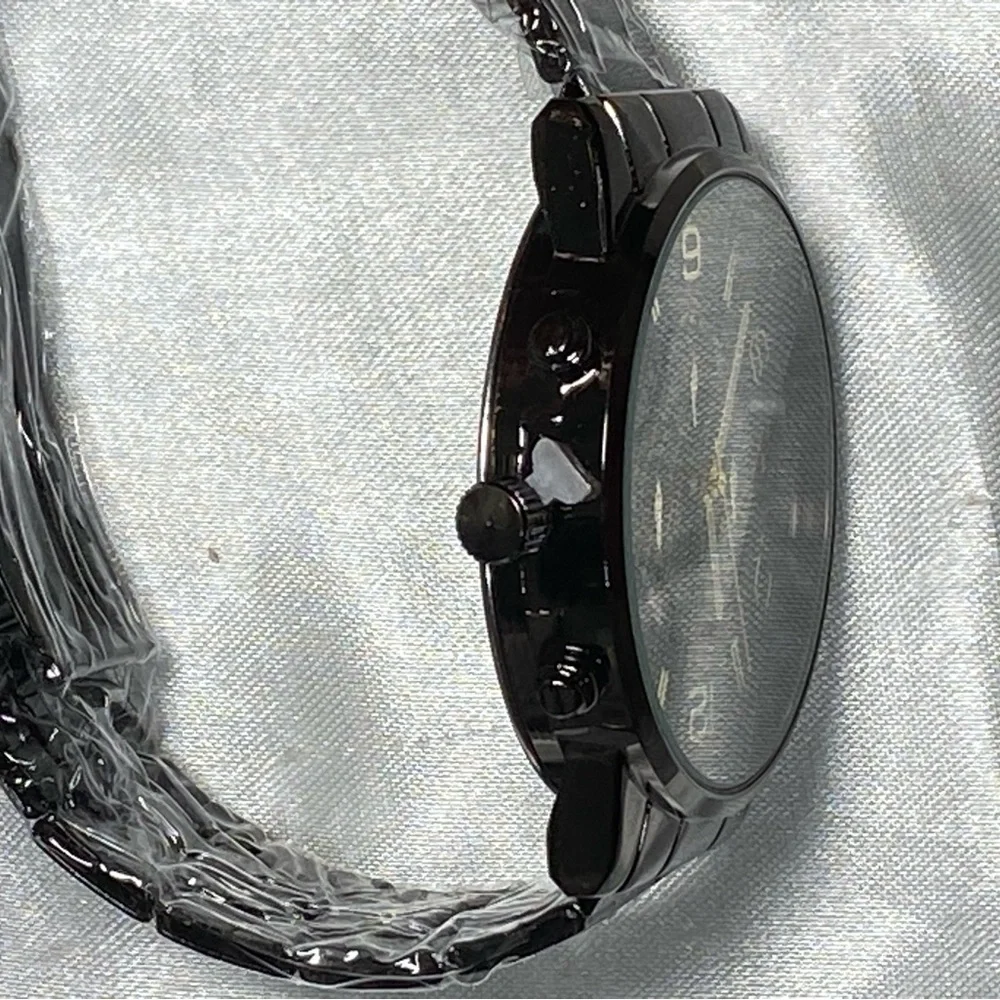 Sophisticated Black and Gold Men's Watch